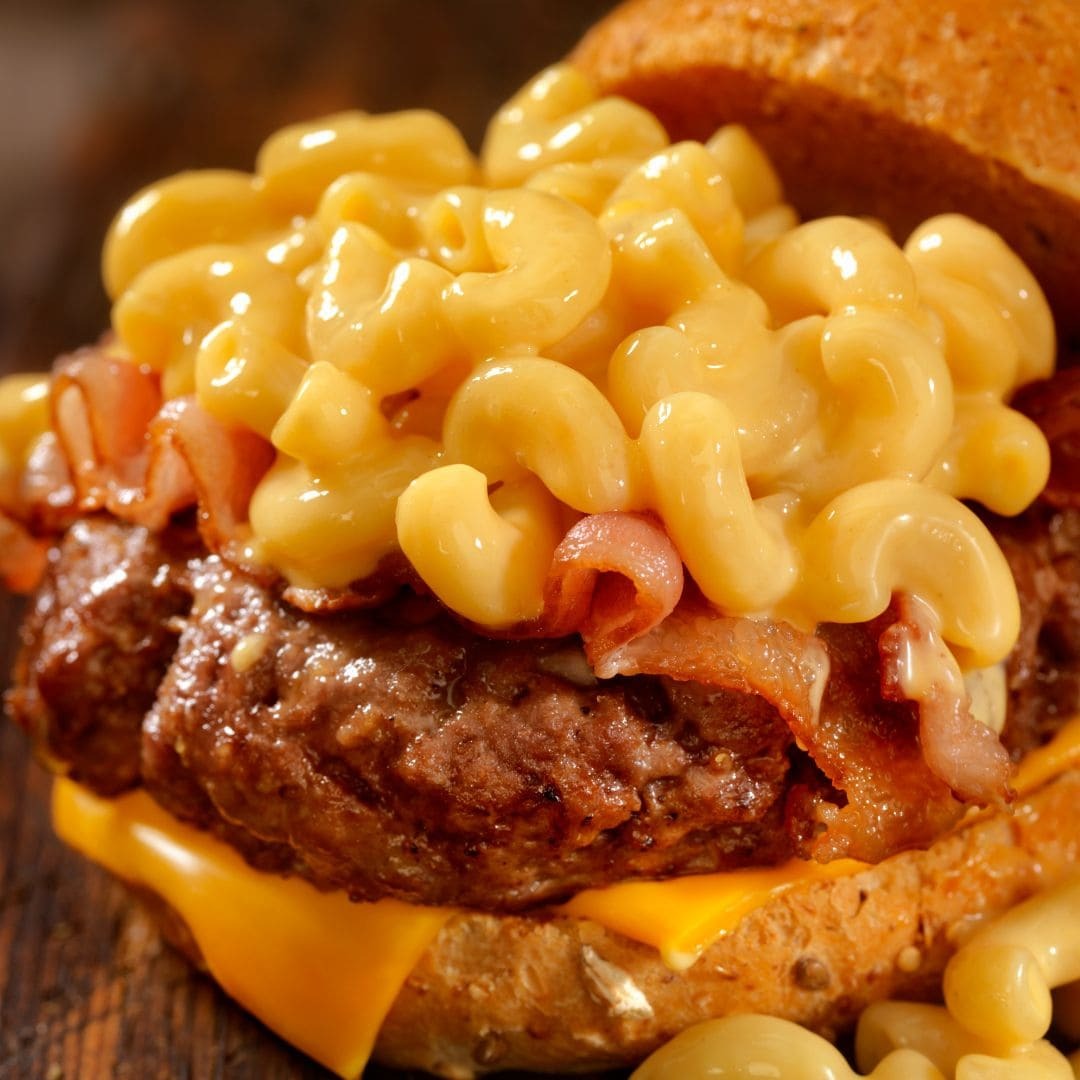 The Mac N Cheese Burger: 2 iconic New York recipes in one!